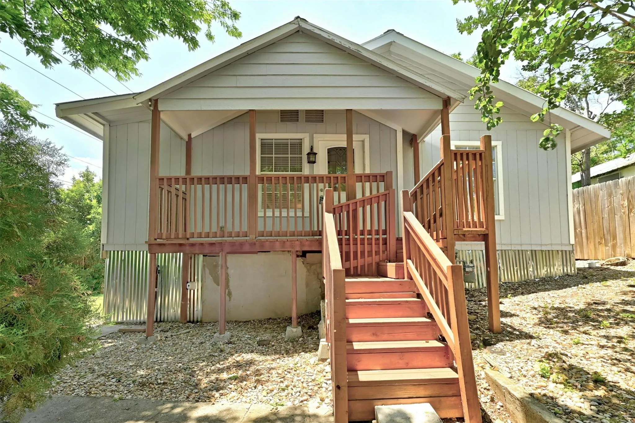 Photo 3 of 1200 WALNUT AVE