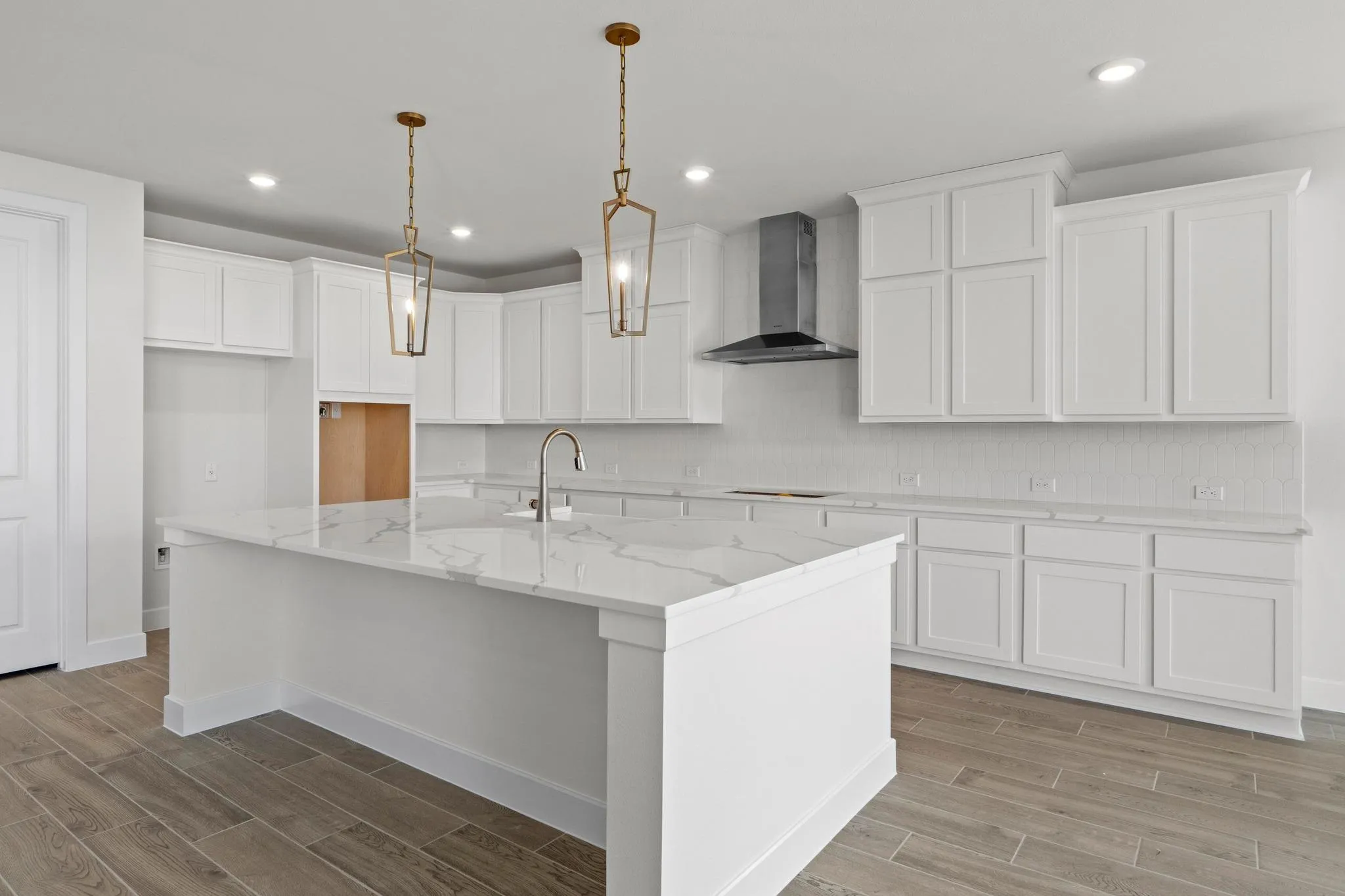 Photo 5 of 604 LIGHTSTONE DR