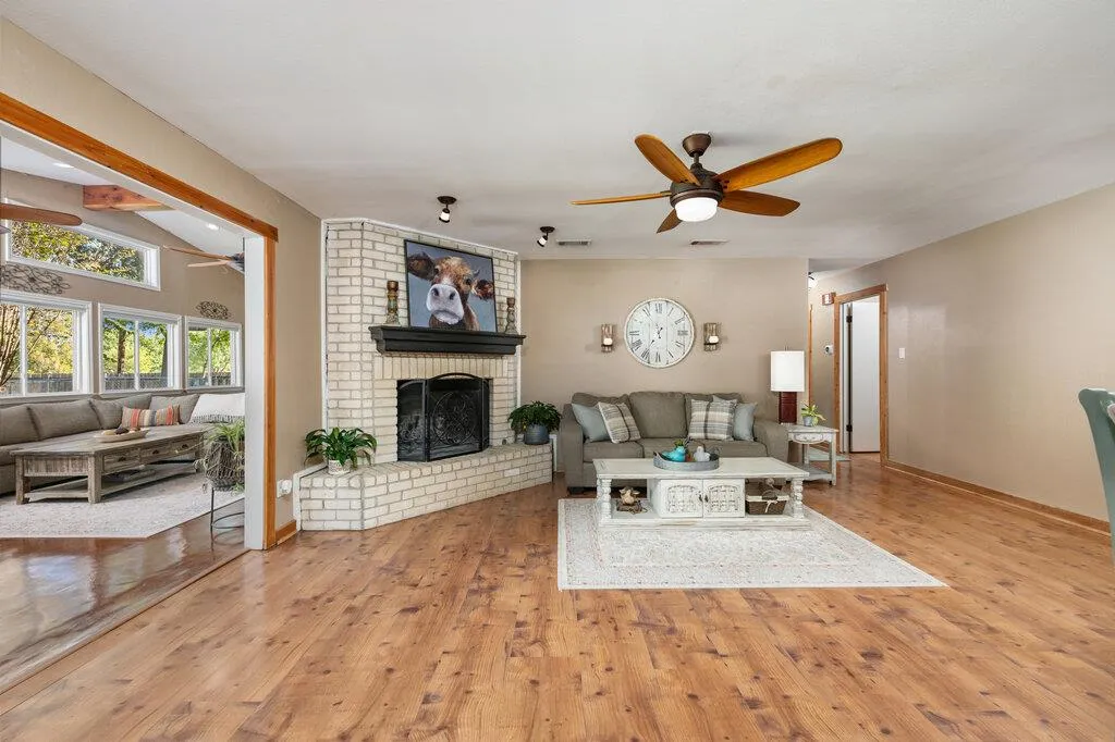 Photo 5 of 1802 BUMBLEBEE DR