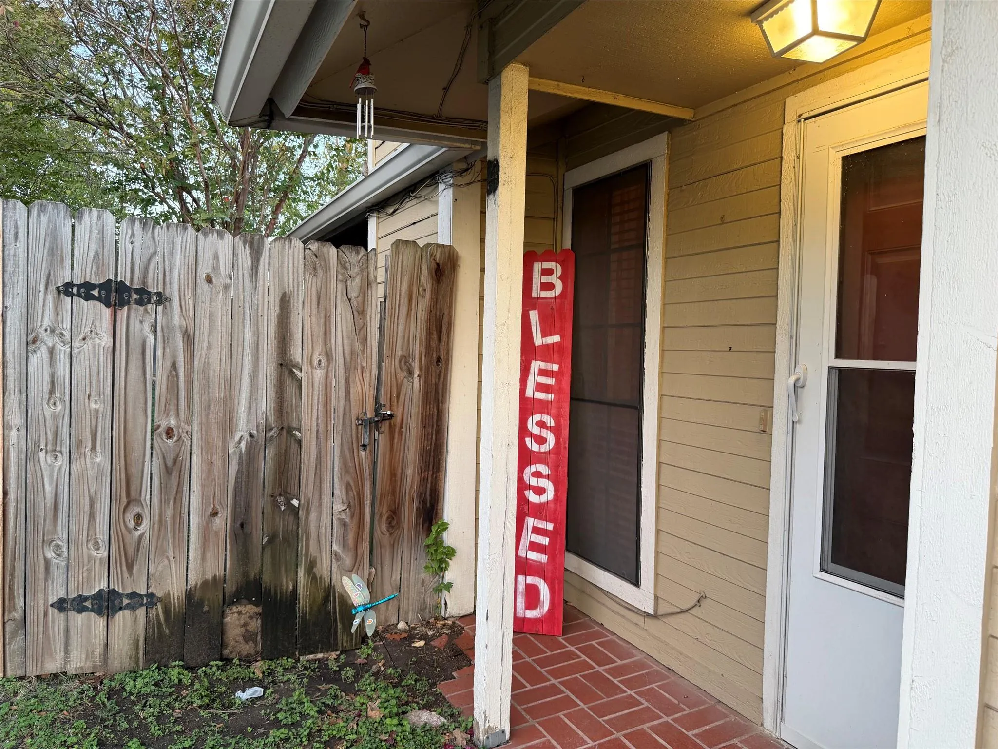 Photo 3 of 1910 MARGALENE WAY