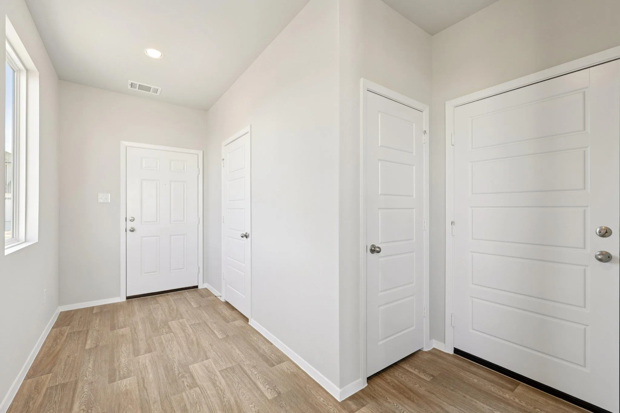 Photo 4 of 312 JADE ST