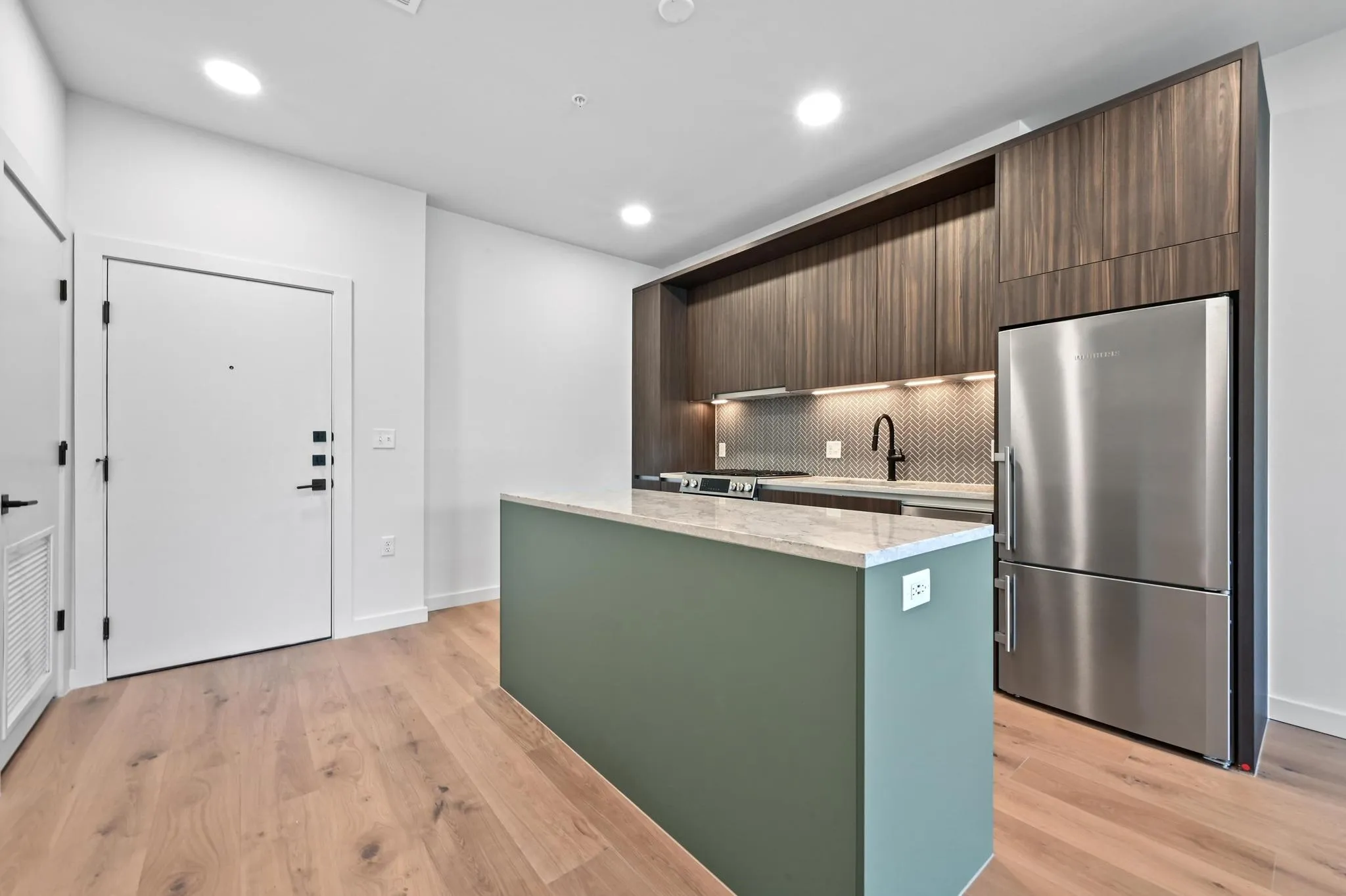 Photo 2 of 2209 S 1ST ST #218