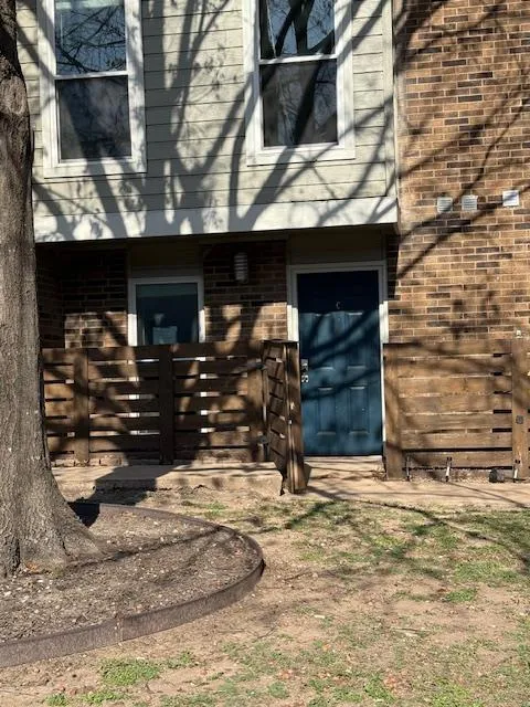 Photo 2 of 2018 W RUNDBERG LN #6C