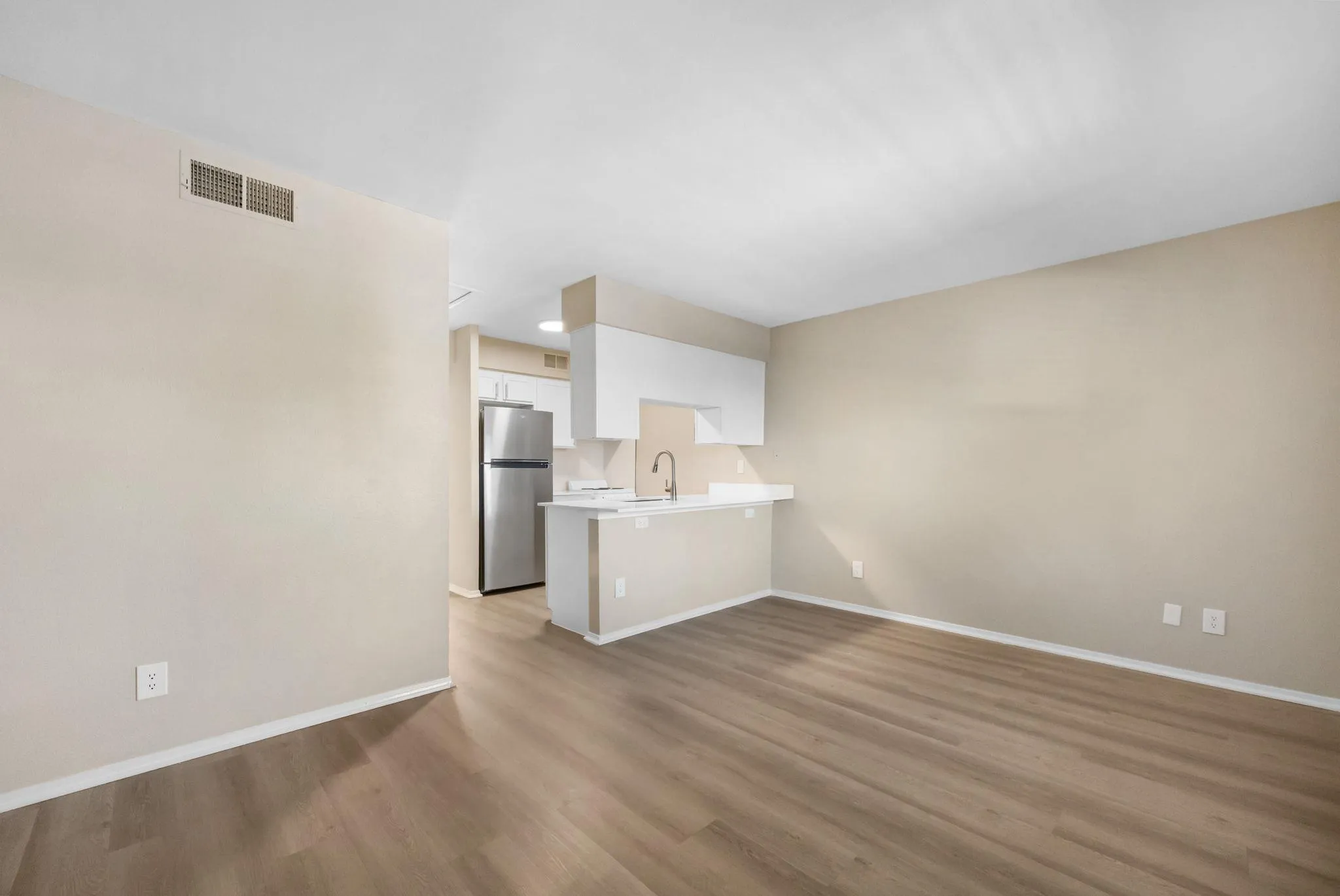 Photo 4 of 3012 WHISPER OAKS LN #J