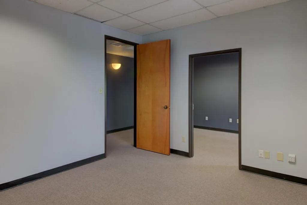 Photo 5 of 11824 JOLLYVILLE RD #103