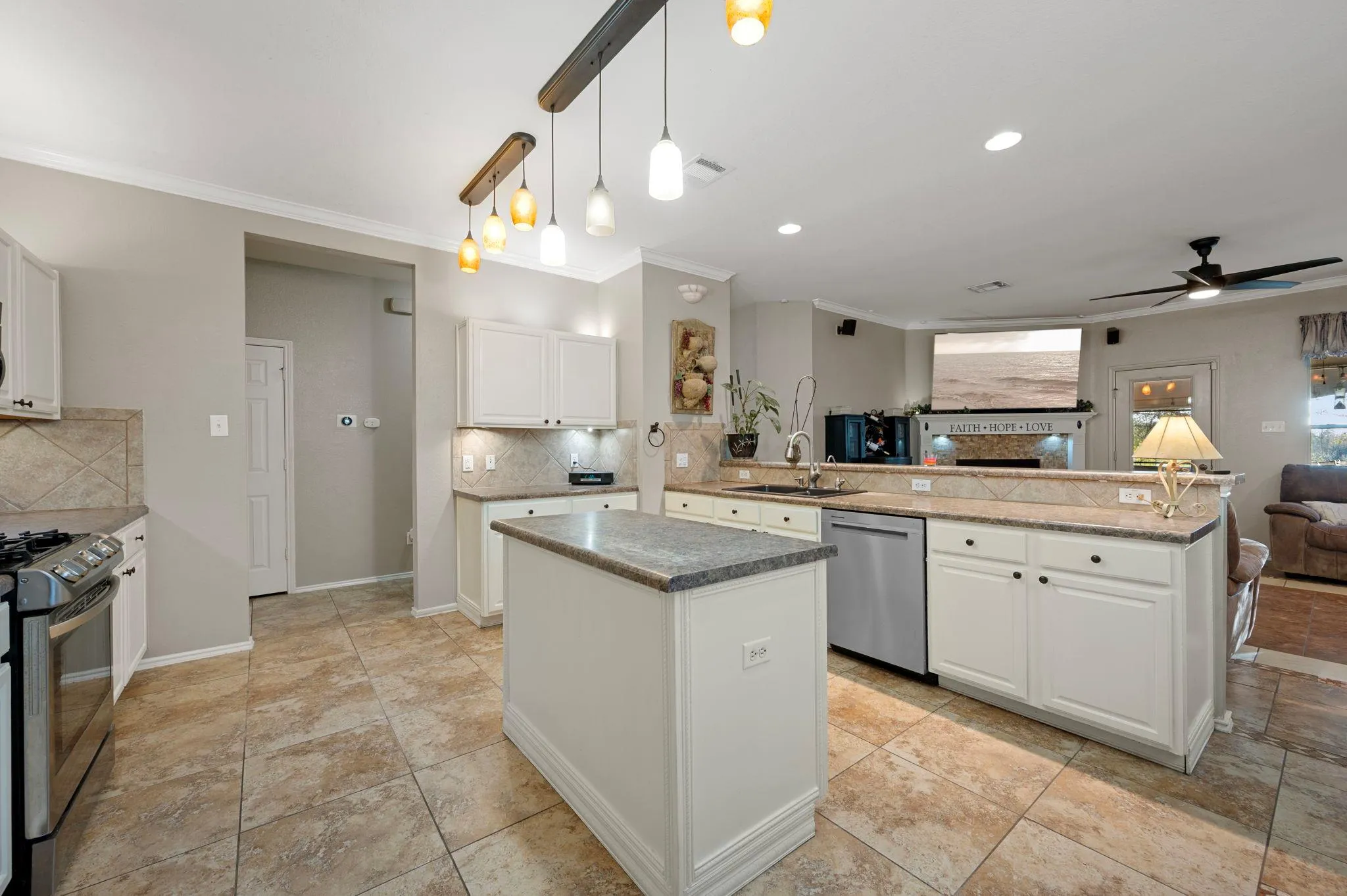 Photo 5 of 17813 FLORIBUNDAS LN