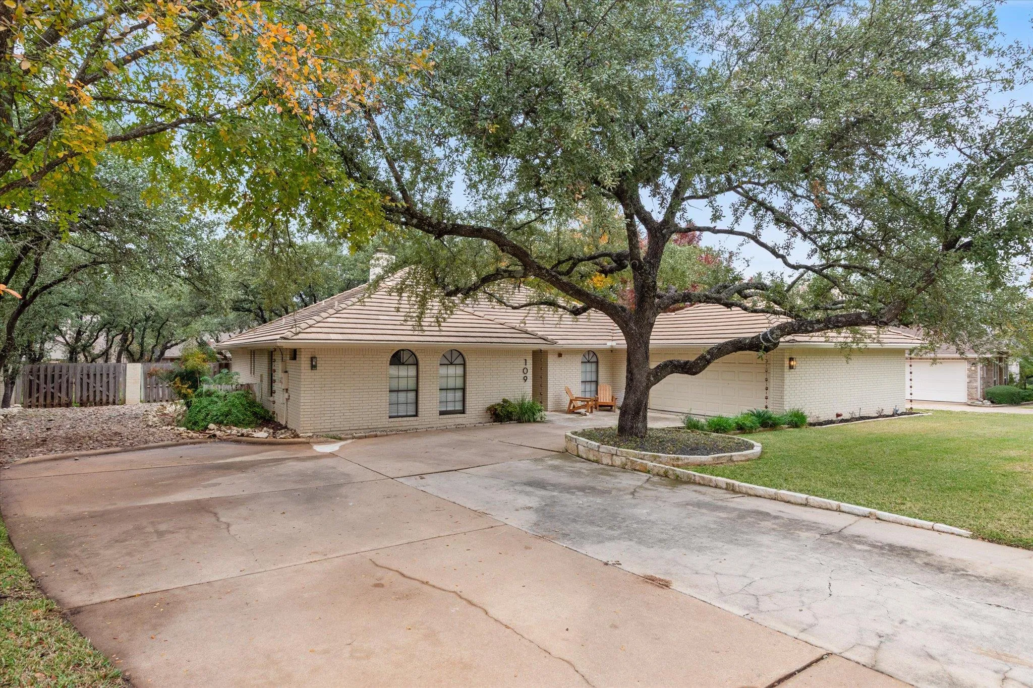 Photo of 109 WHITE SANDS DR, Lakeway, TX, 78734