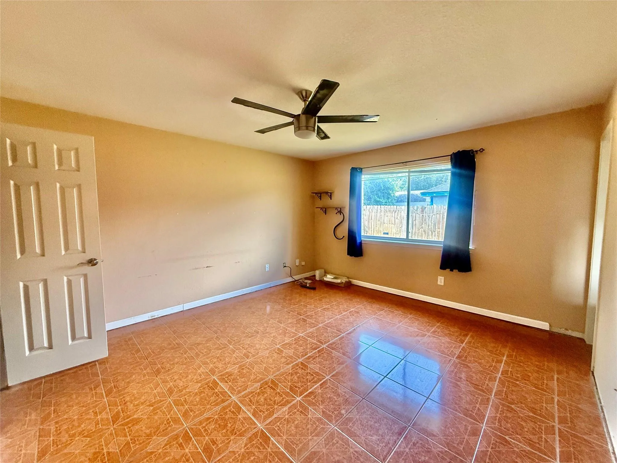 Photo 5 of 305 MAPLE LN