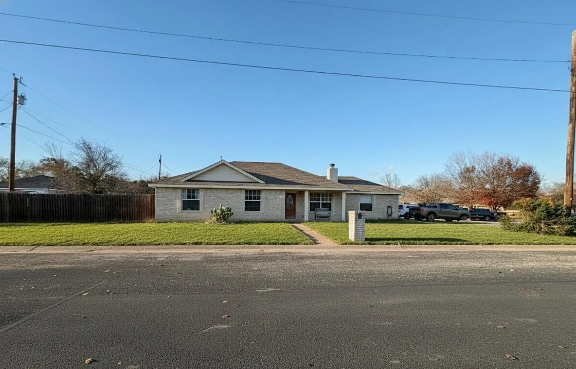 Photo of 305 MAPLE LN, Elgin, TX, 78621