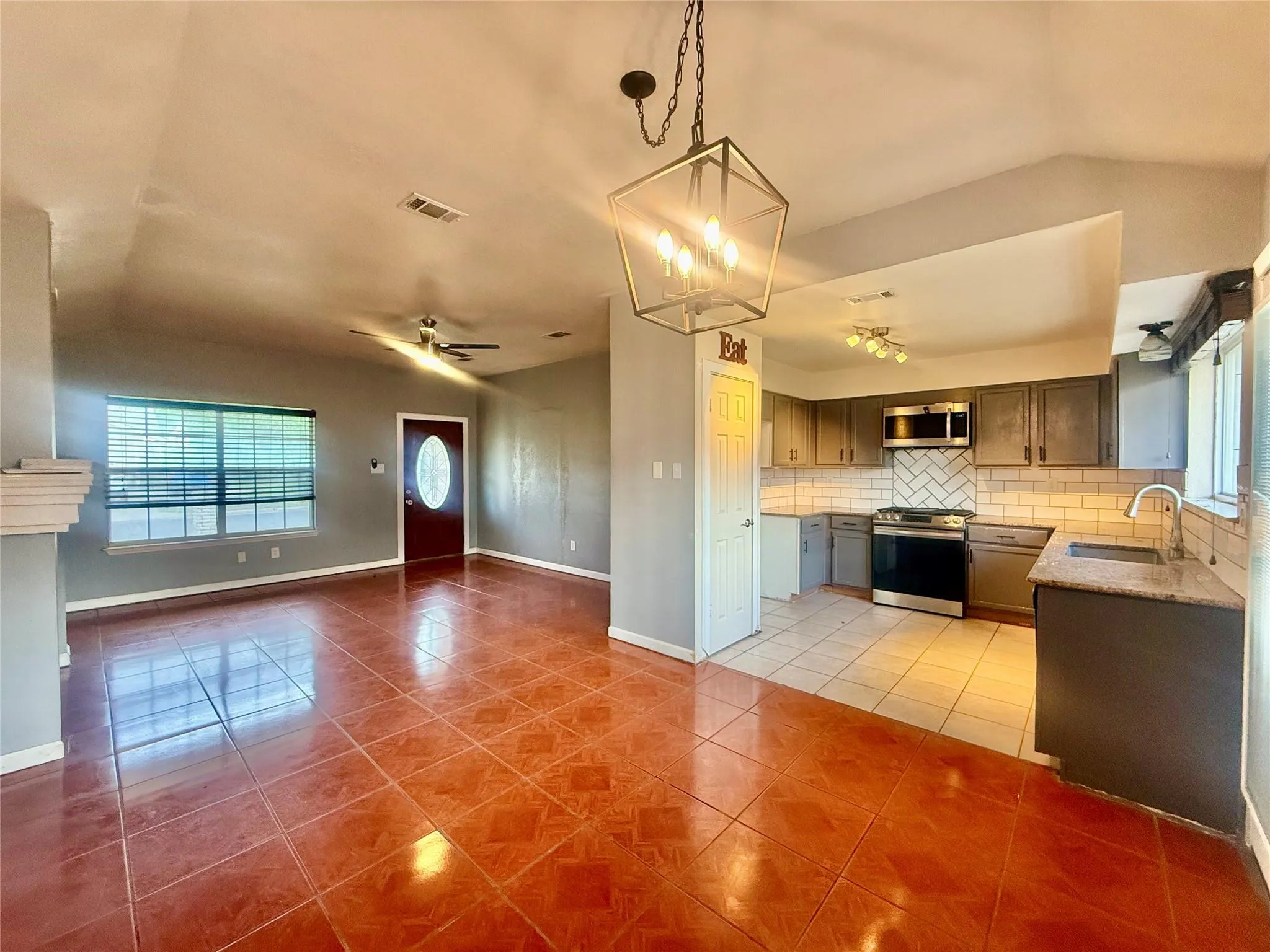 Photo 2 of 305 MAPLE LN