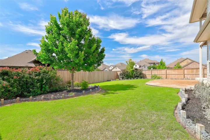 Corner lots allow for much bigger side yards