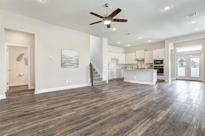Photo without furniture ... Great space for entertaining overflow