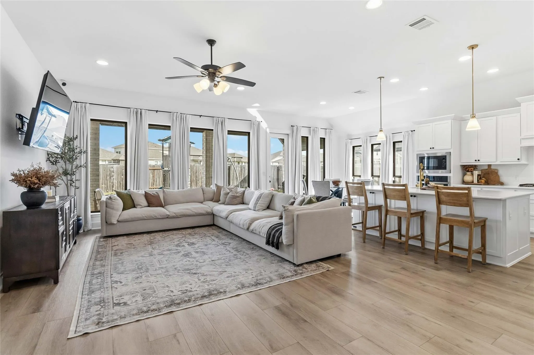 Photo 3 of 14421 KIRA LN
