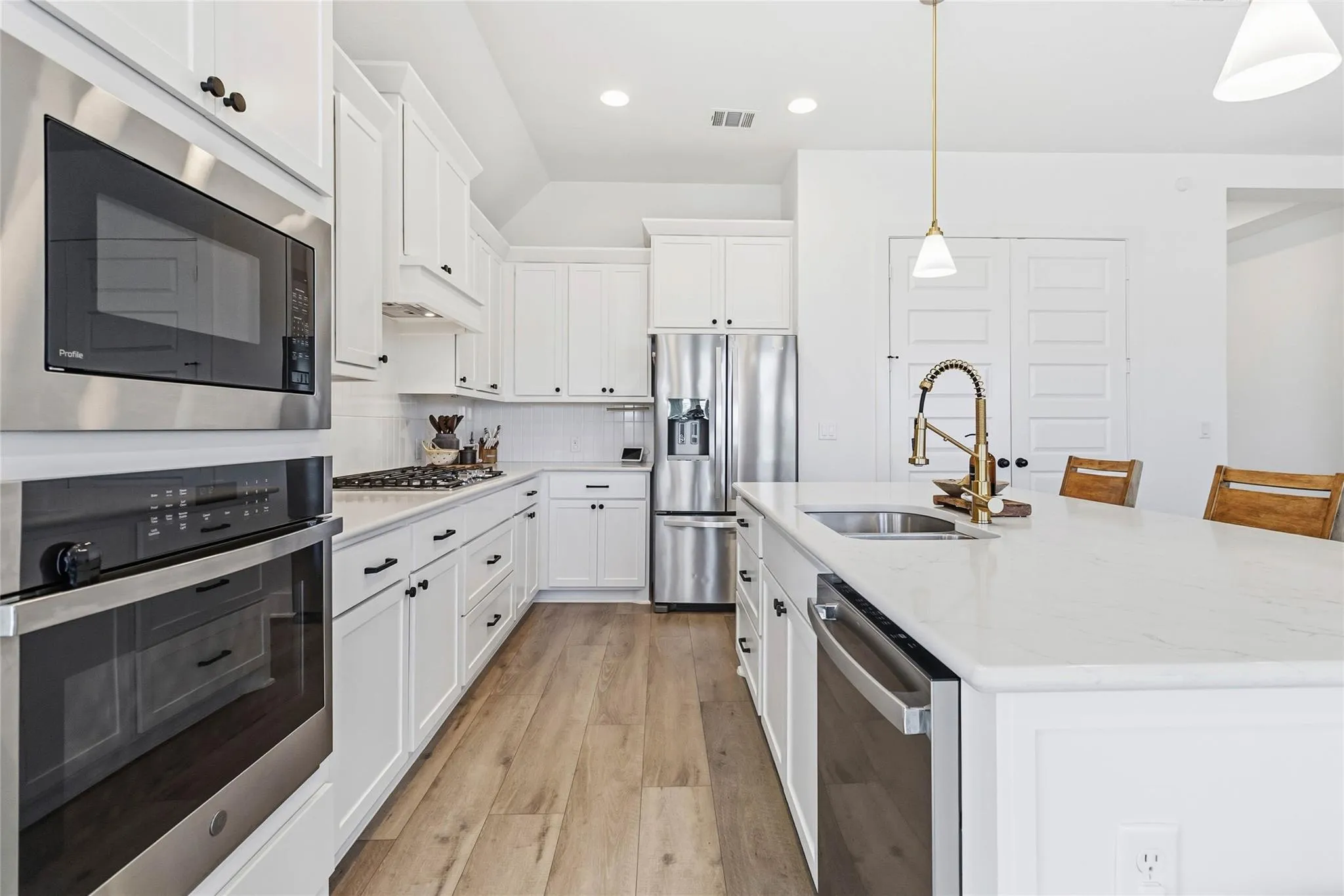 Photo 4 of 14421 KIRA LN