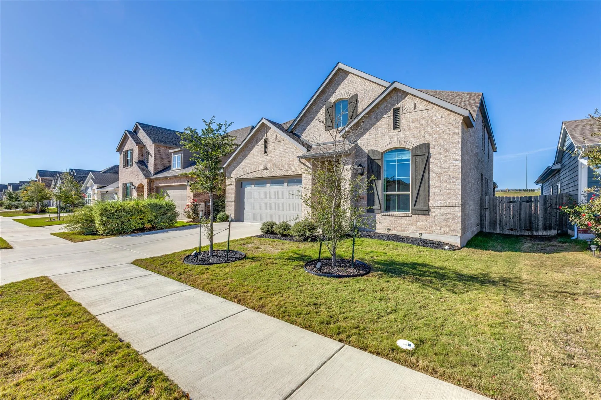Photo 4 of 409 MANGOLD DR