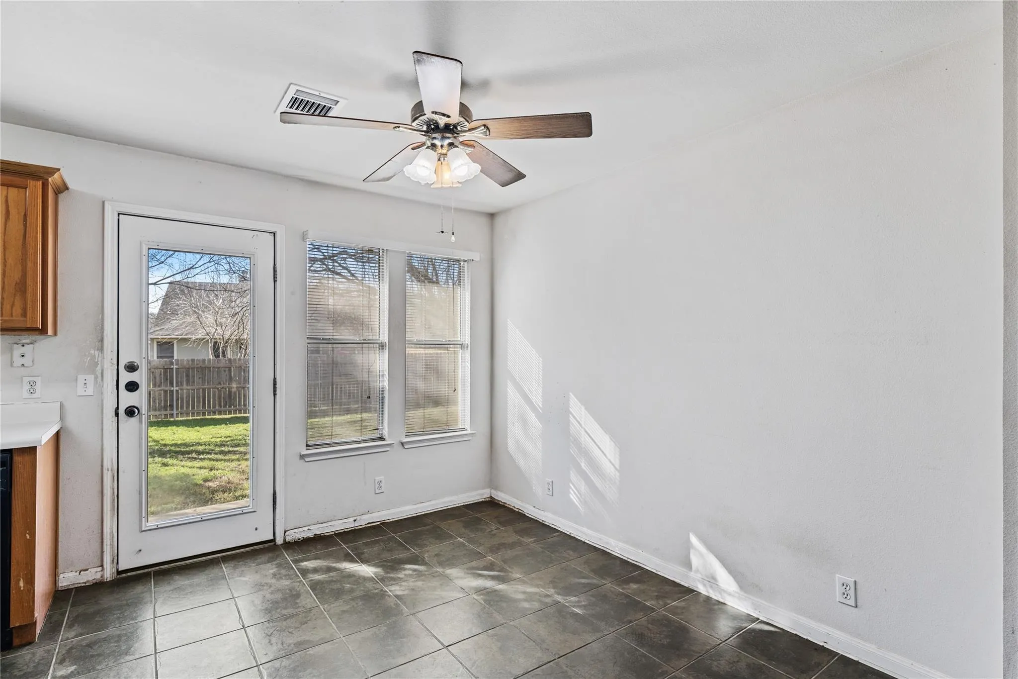 Photo 5 of 600 TOBIN DR