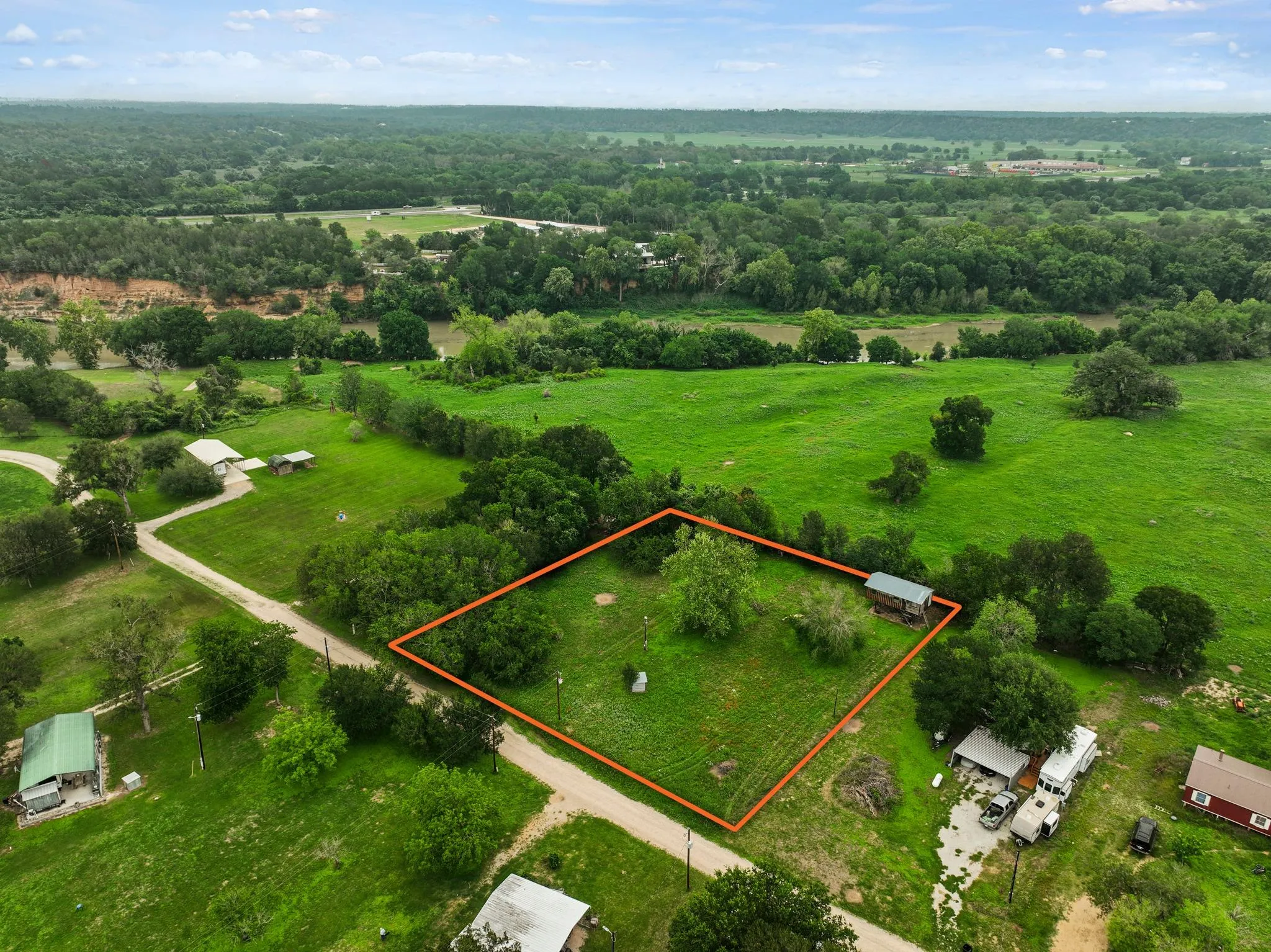 Photo of 429 HIDDEN SHORES LP RD, Smithville, TX, 78957
