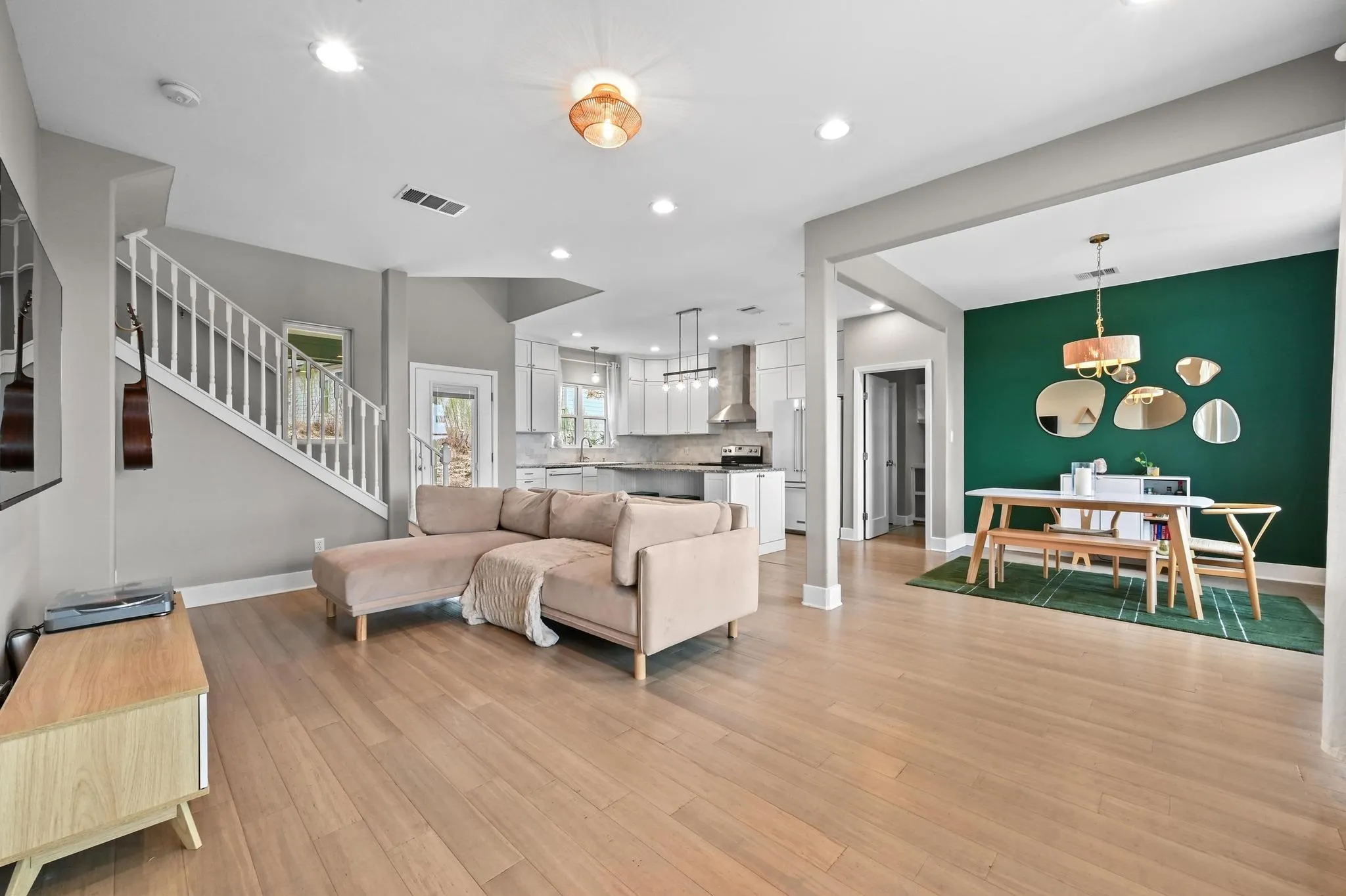 Photo 5 of 17305 LAKE WOOD CIR
