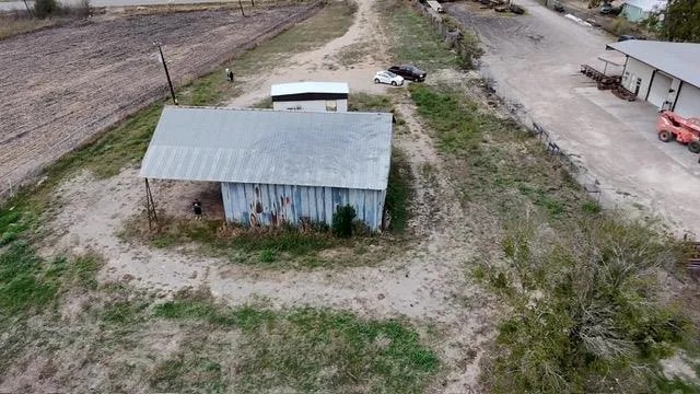 Photo 5 of 8223 US HIGHWAY 183 HWY S