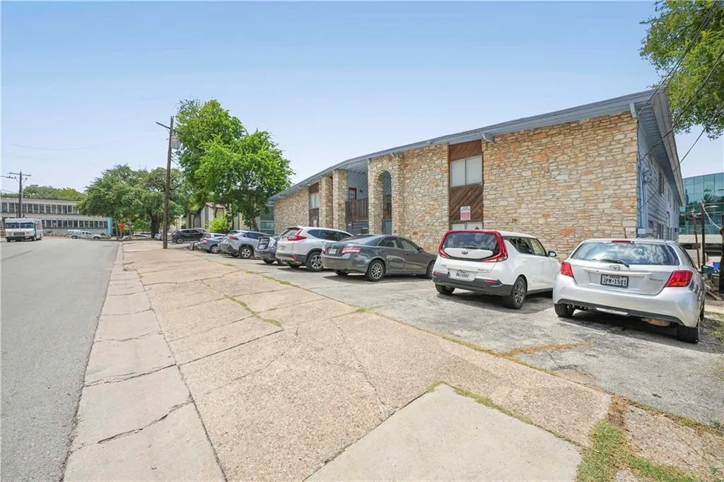 Photo of 2408 LONGVIEW ST #202, Austin, 78705