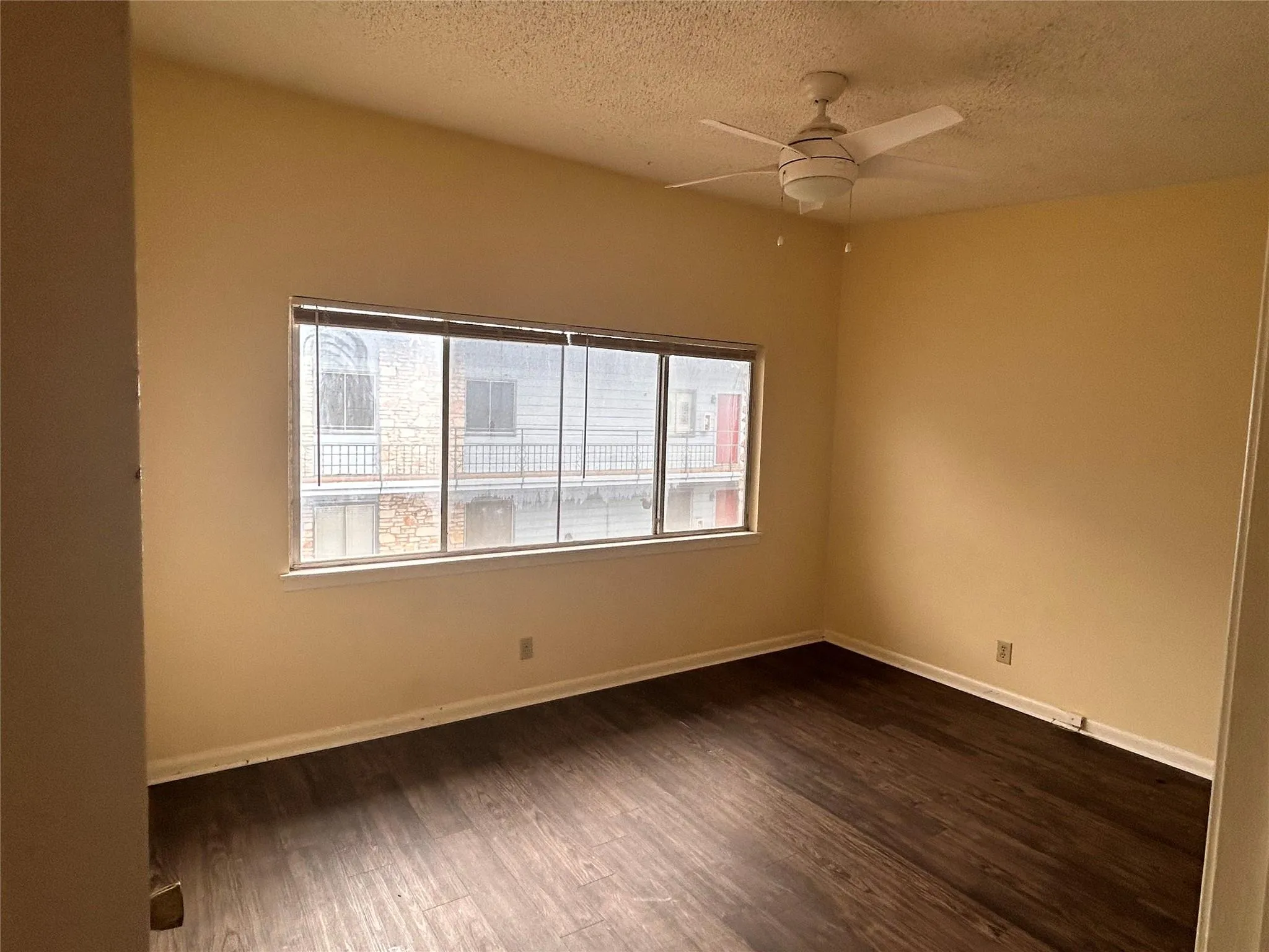Photo 2 of 2408 LONGVIEW ST #202