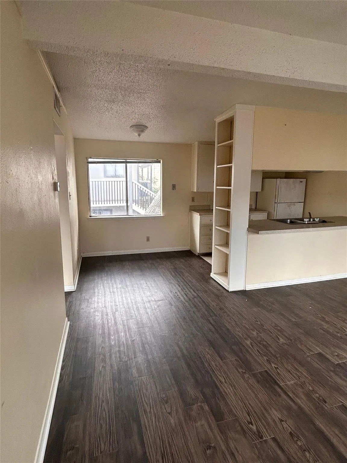 Photo 5 of 2408 LONGVIEW ST #202