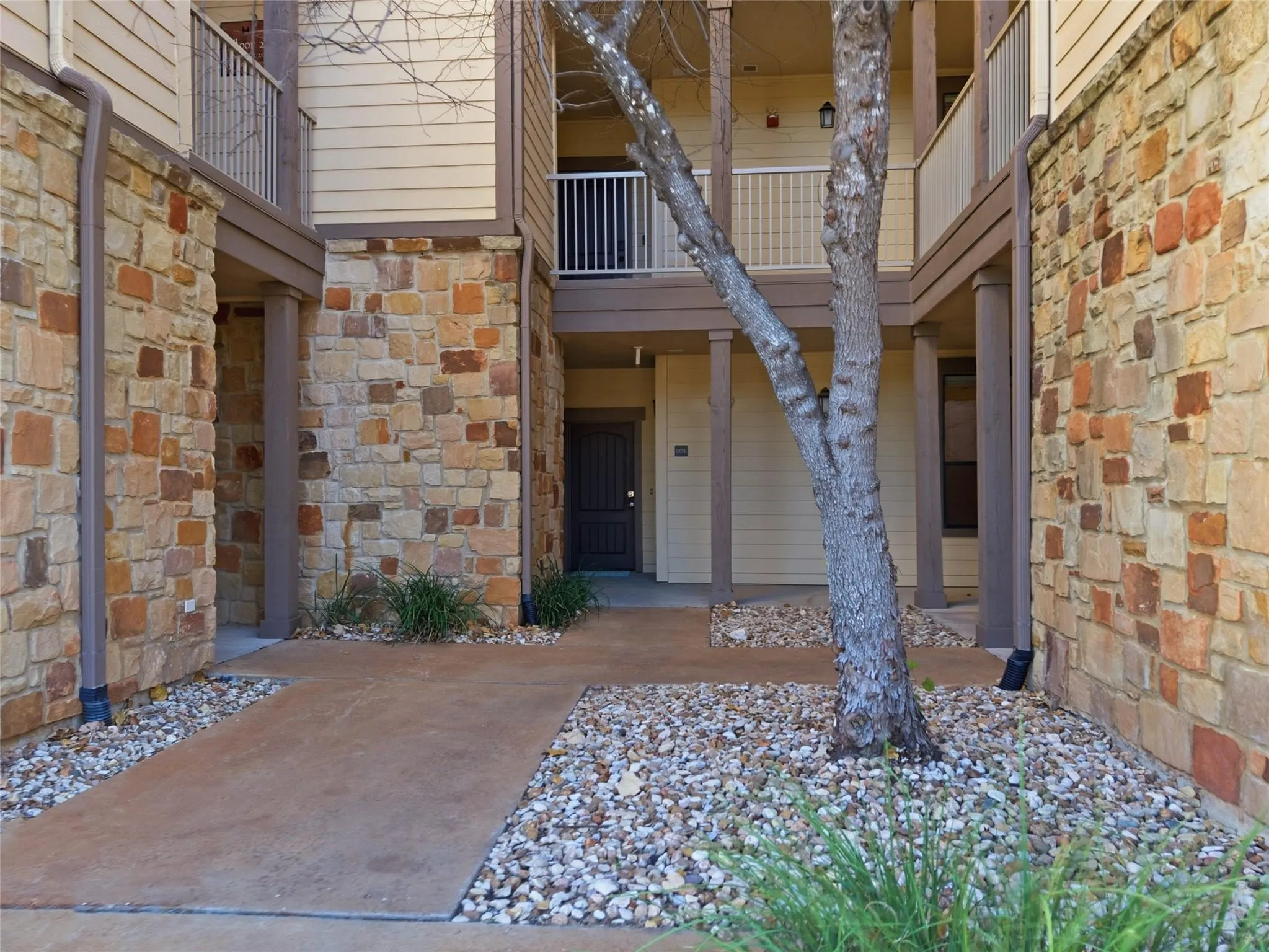 Photo 4 of 17700 EDGEWOOD WAY #101