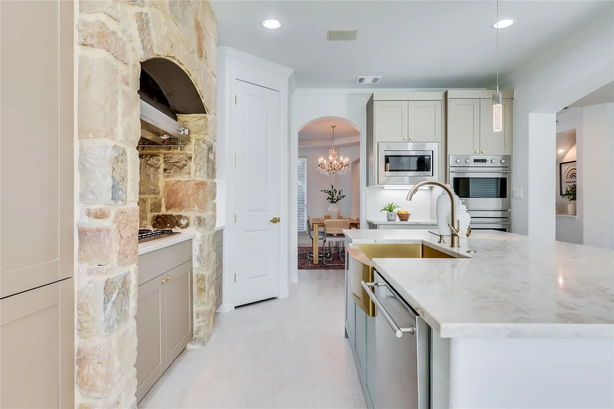 Photo 5 of 3900 AVERY WOODS LN