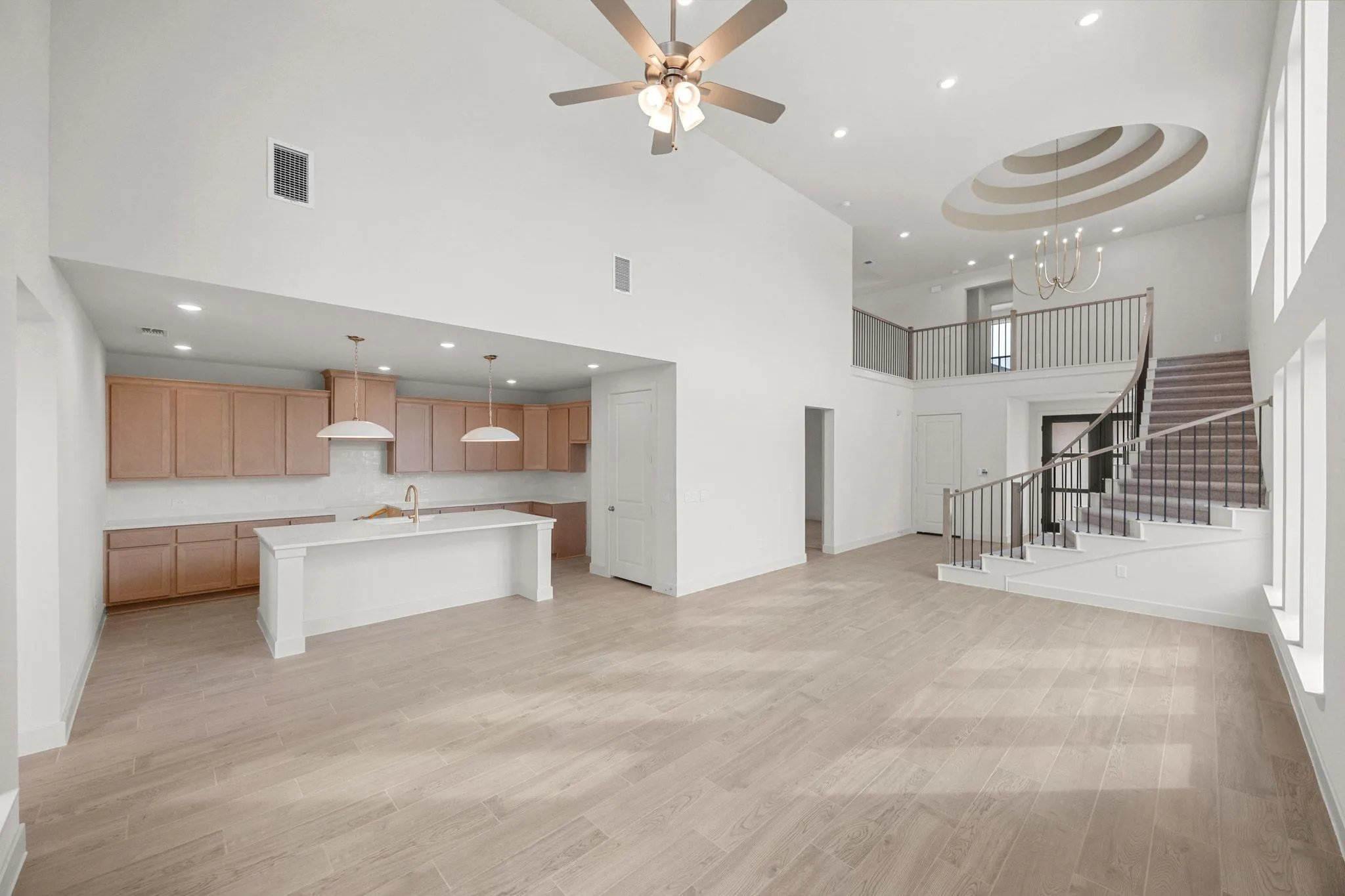 Photo 4 of 425 BUCKAROO DR