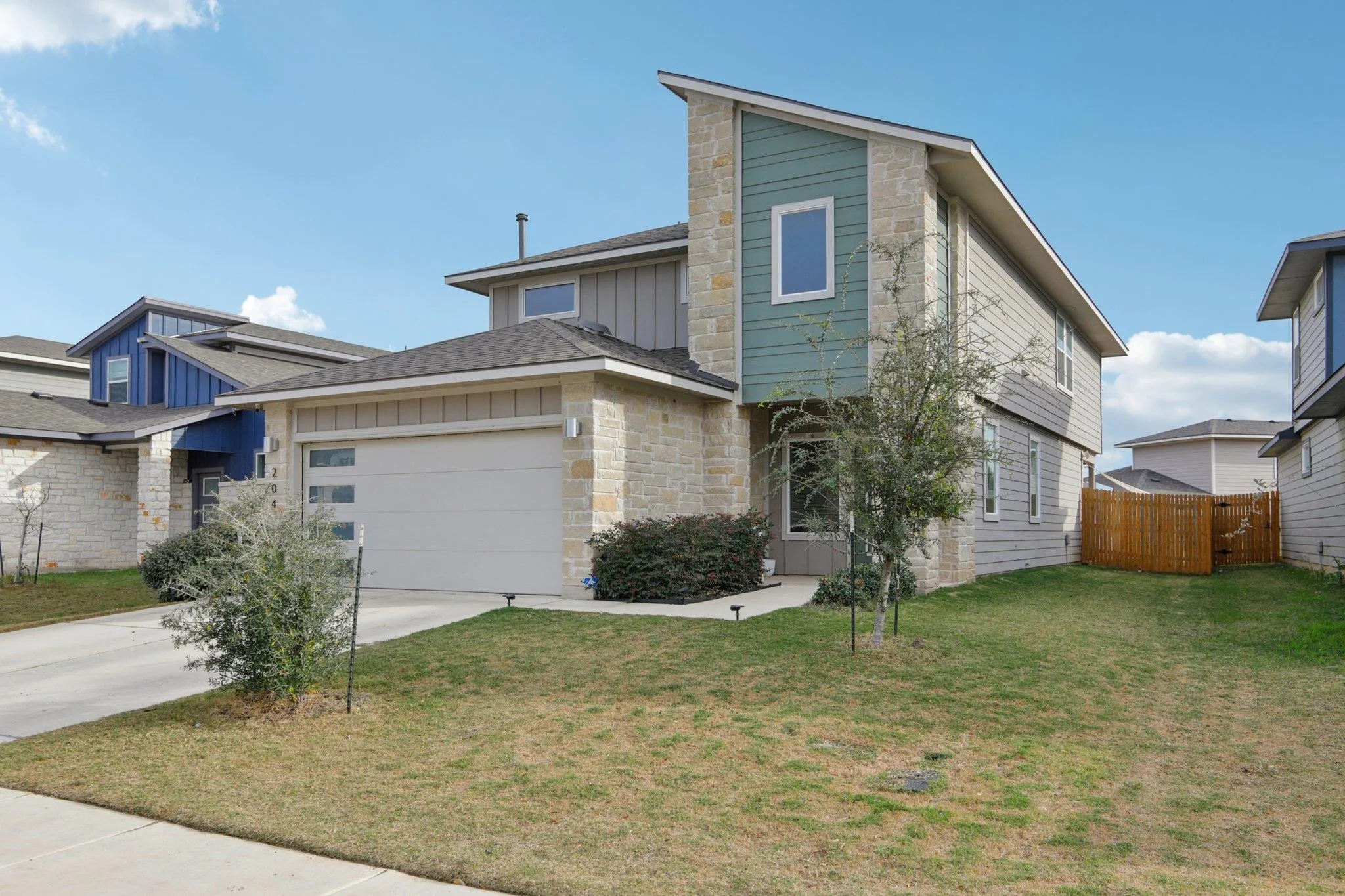 Photo 2 of 204 CUPREATA LN