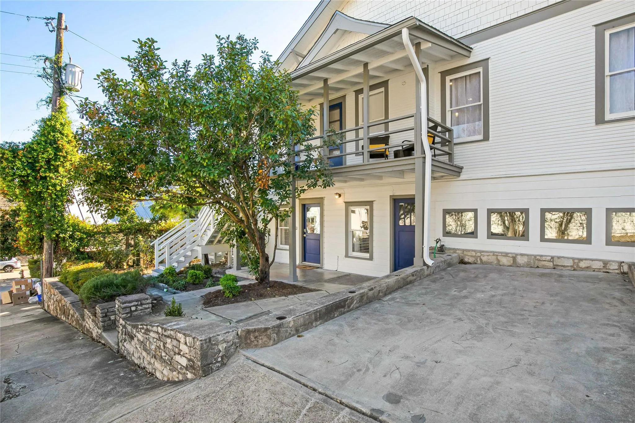 Photo 2 of 707 HIGHLAND AVE