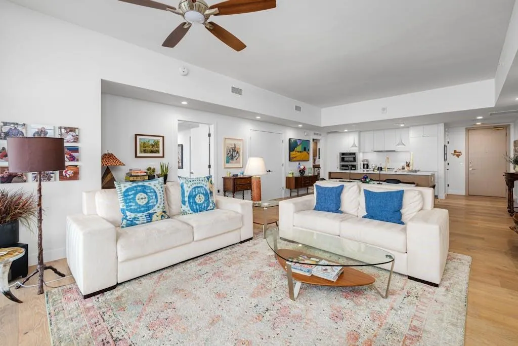 Photo 5 of 70 RAINEY ST #1306