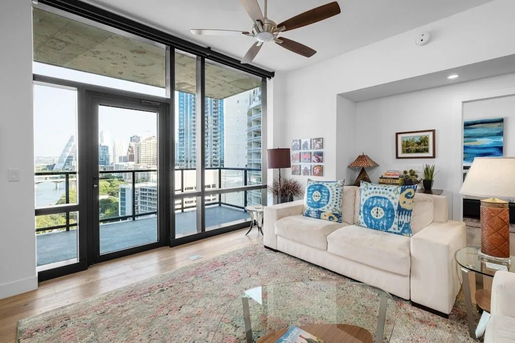 Photo 2 of 70 RAINEY ST #1306