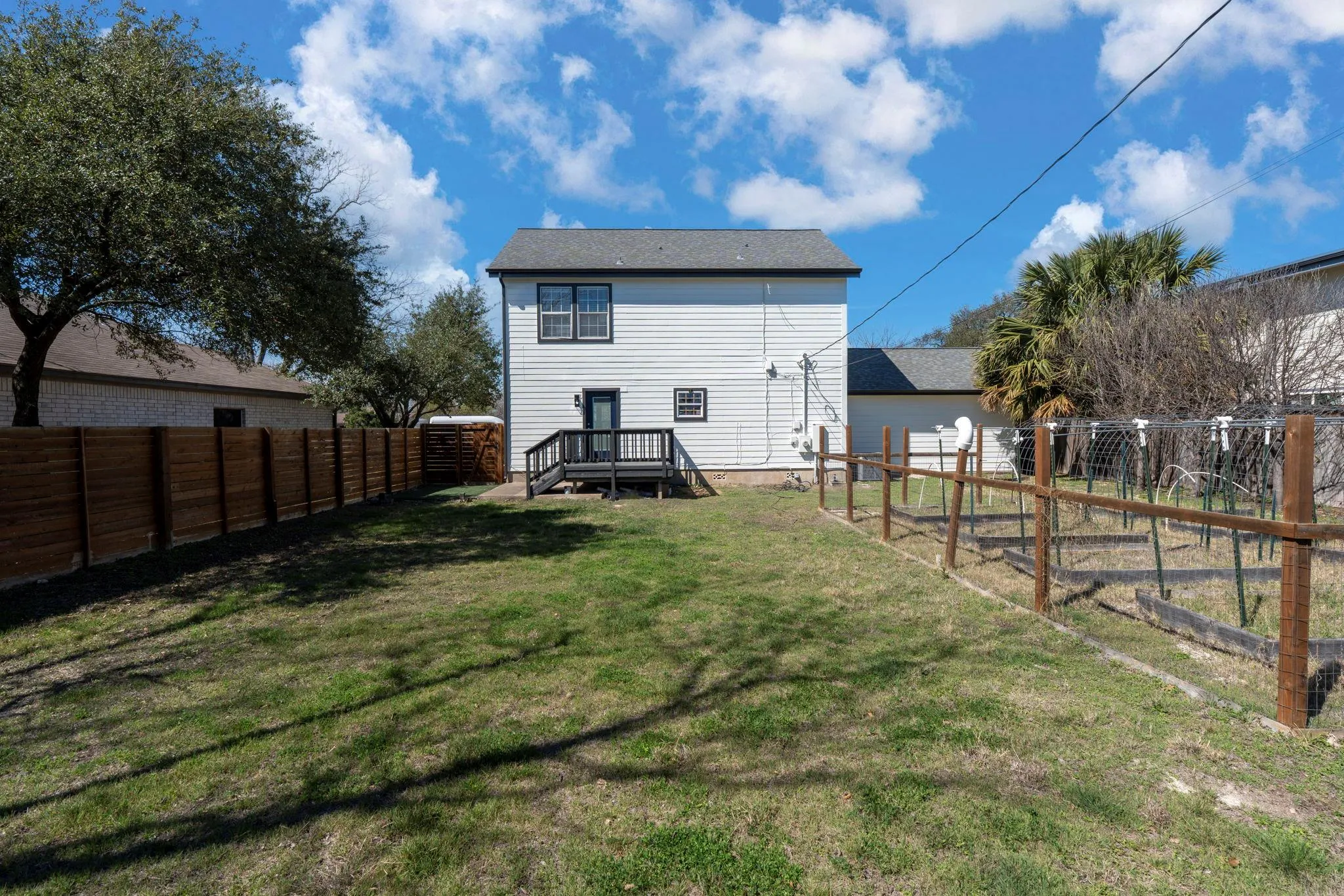 Photo 5 of 8601 PUTNAM DR