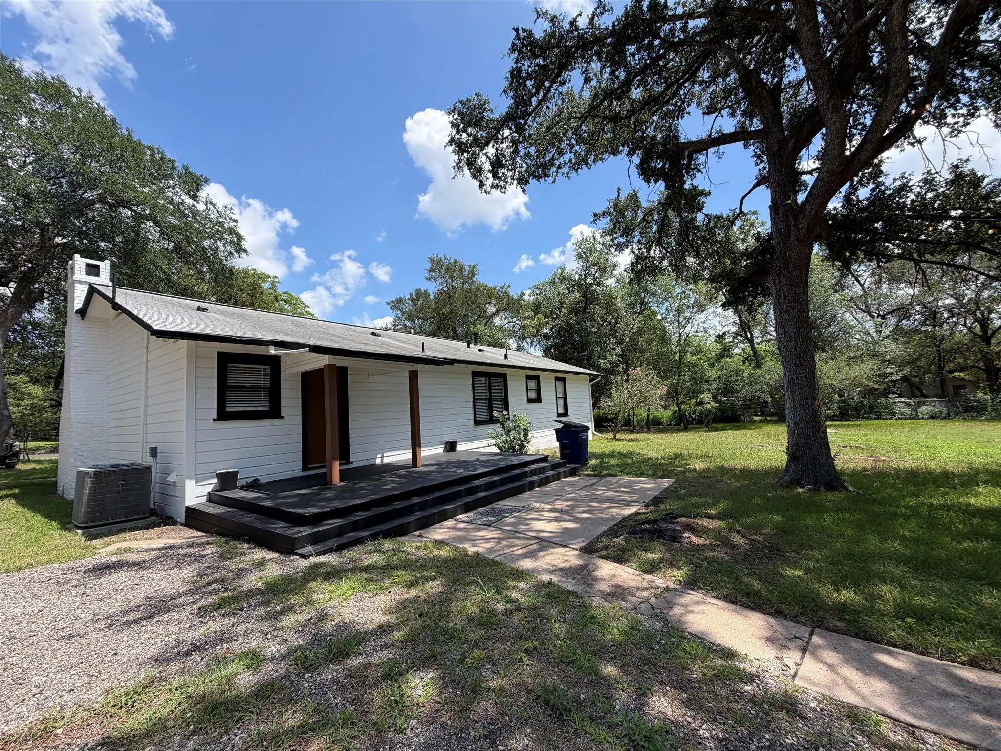 Photo of 8904 CHISHOLM LN, Austin, TX, 78748