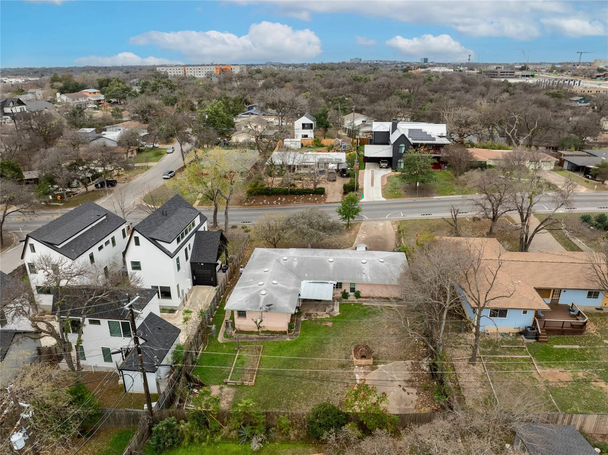 Photo 5 of 1710 WOODLAND AVE
