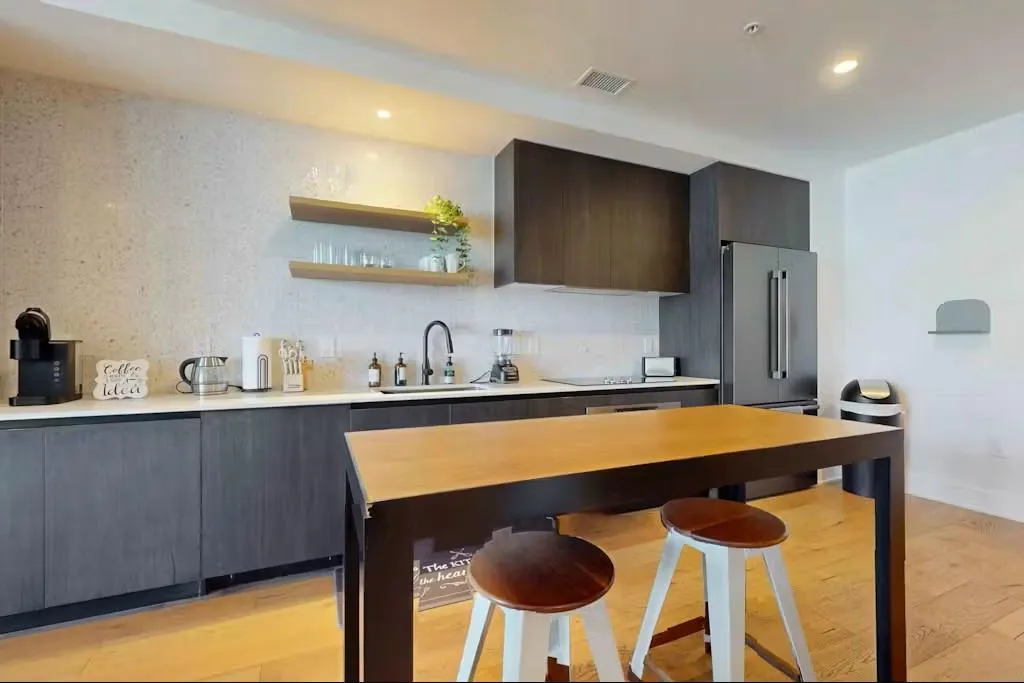Photo 4 of 48 EAST AVE #1210