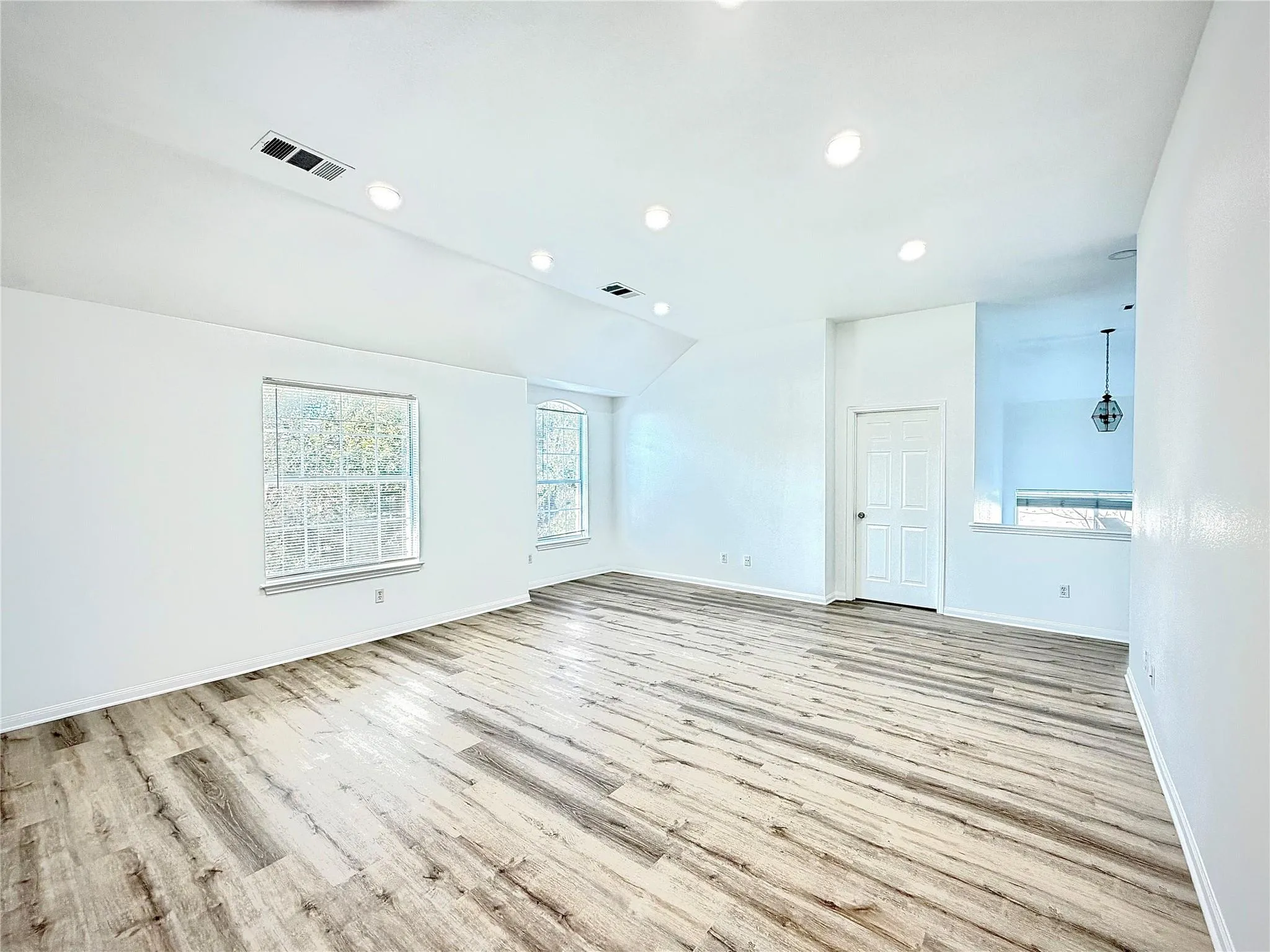 Photo 5 of 605 STANSTED MANOR DR