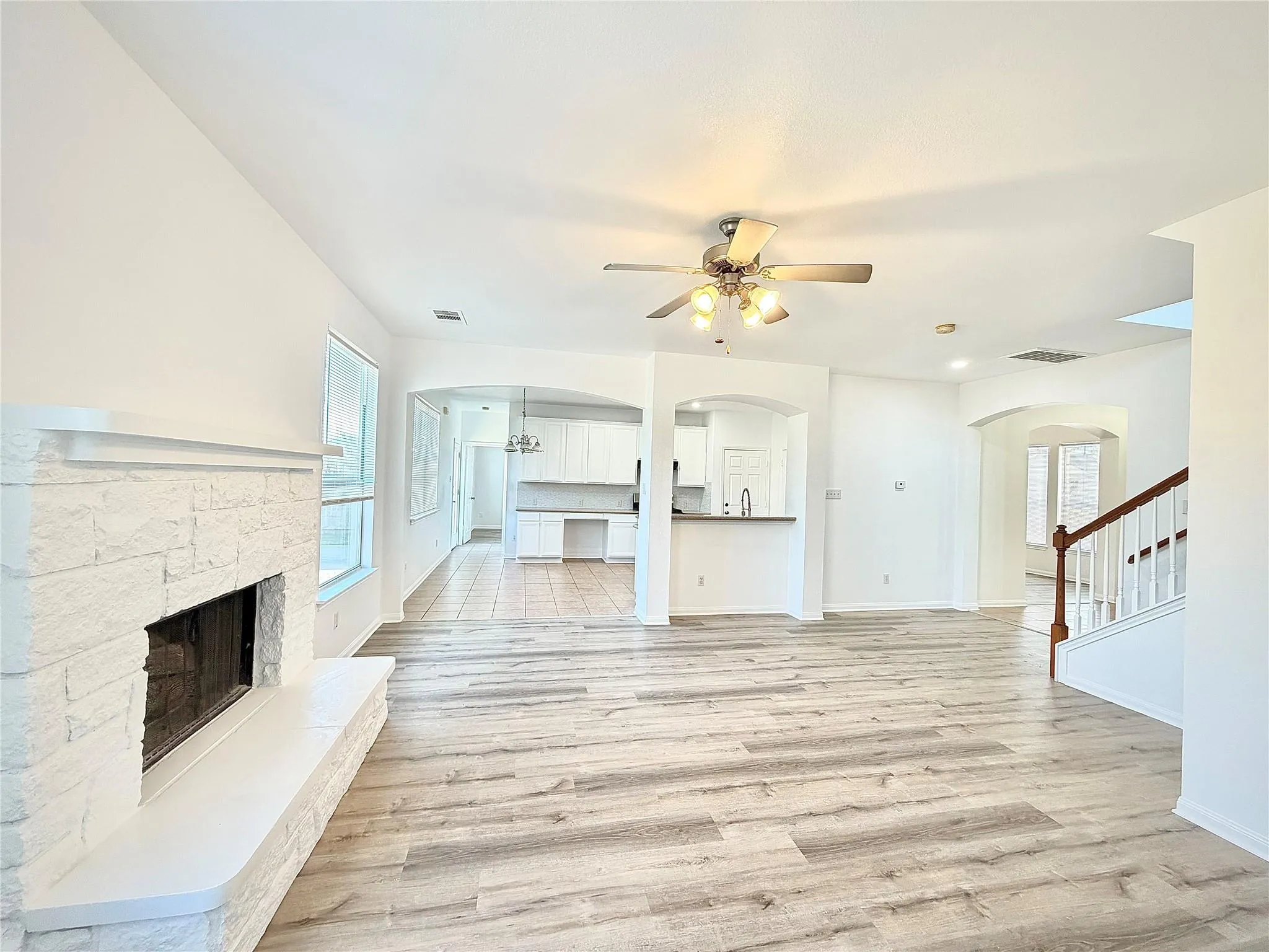 Photo 4 of 605 STANSTED MANOR DR