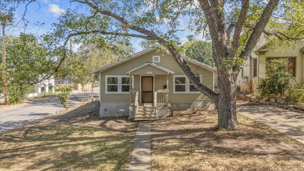Photo 5 of 1801 TRAVIS HEIGHTS BLVD