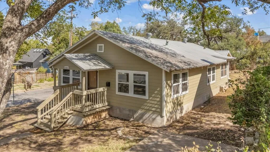 Photo 2 of 1801 TRAVIS HEIGHTS BLVD