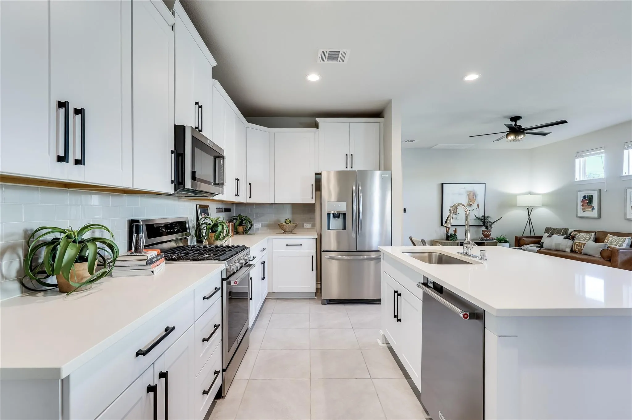 Photo 5 of 5216 GOLDEN CANARY LN