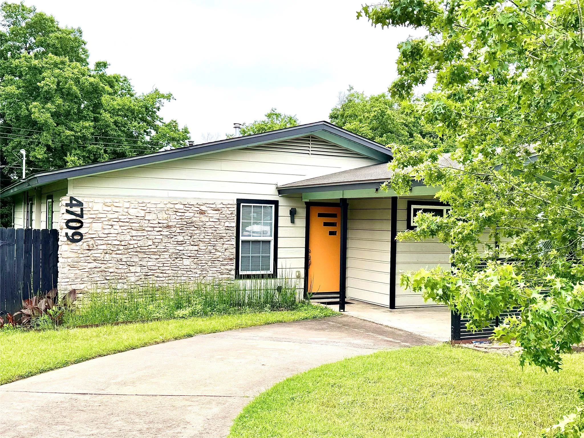 Photo 2 of 4709 MOUNT VERNON DR