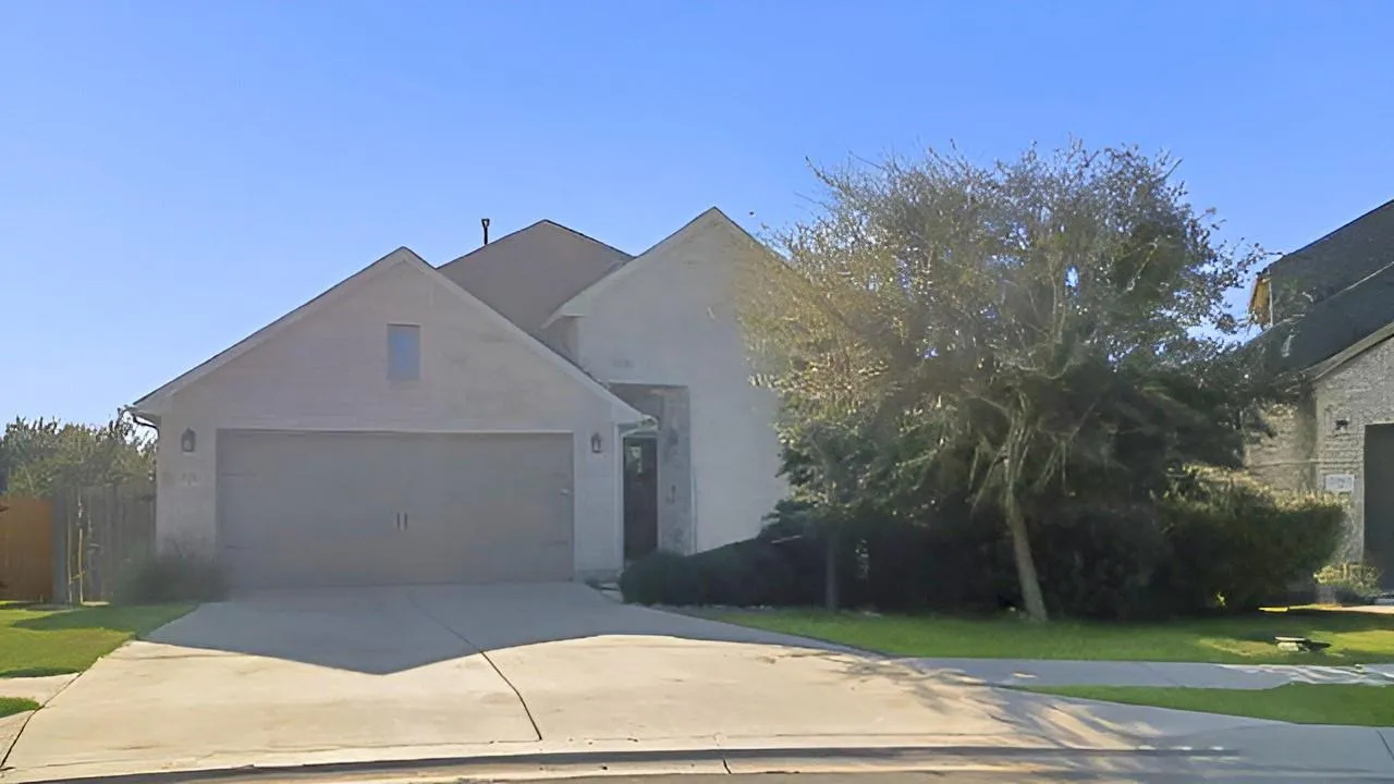 Photo of 22621 FOUNTAINGRASS LN, Lago Vista, TX, 78645