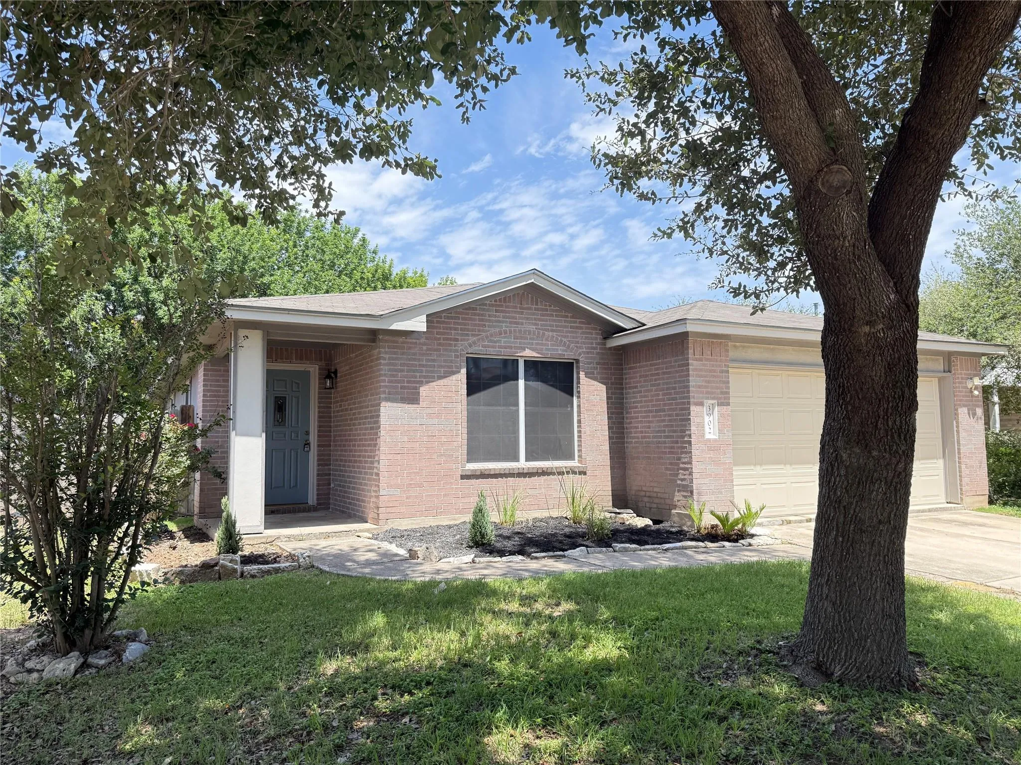 Photo of 3902 LOUISE LEE DR, Austin, TX, 78725