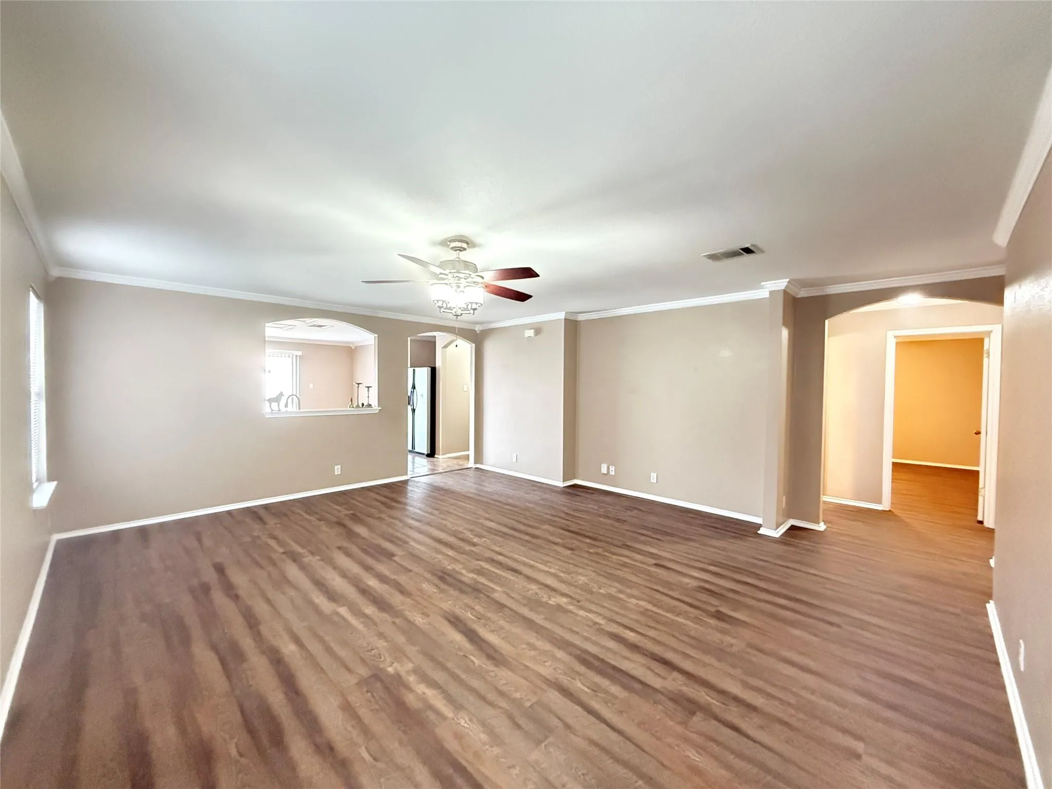Photo 4 of 3902 LOUISE LEE DR