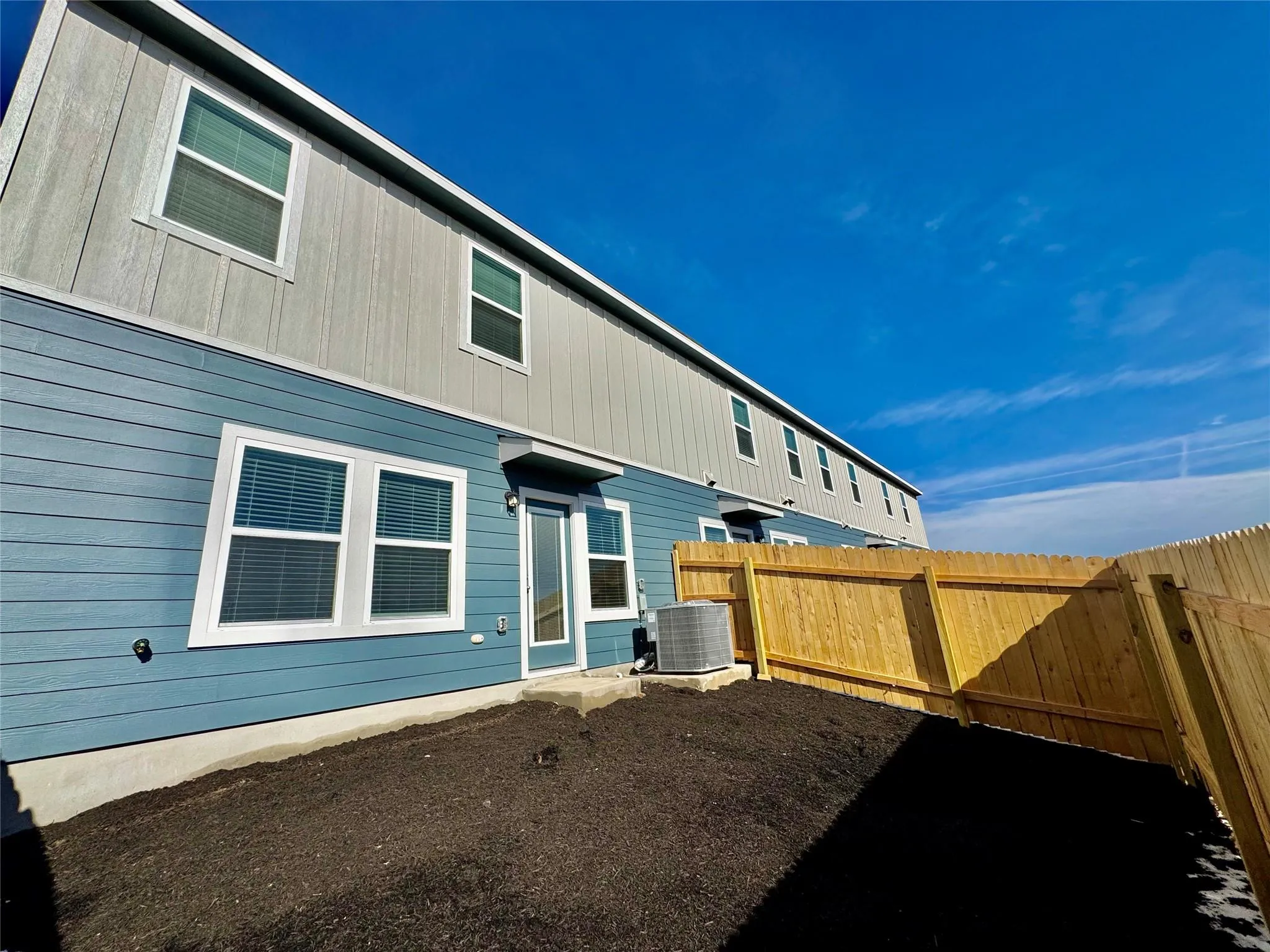 Photo 5 of 12815 SUMMER VILLAGE DR