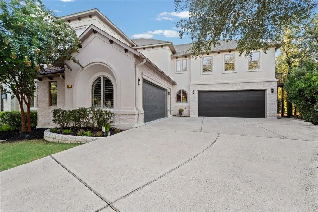 Photo 2 of 8701 AMBROSIA DR