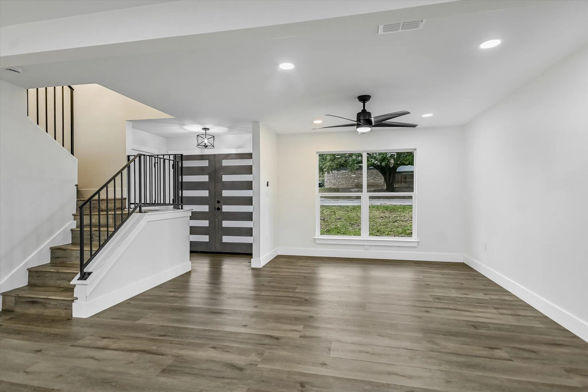 Photo 4 of 2704 LOYOLA LN