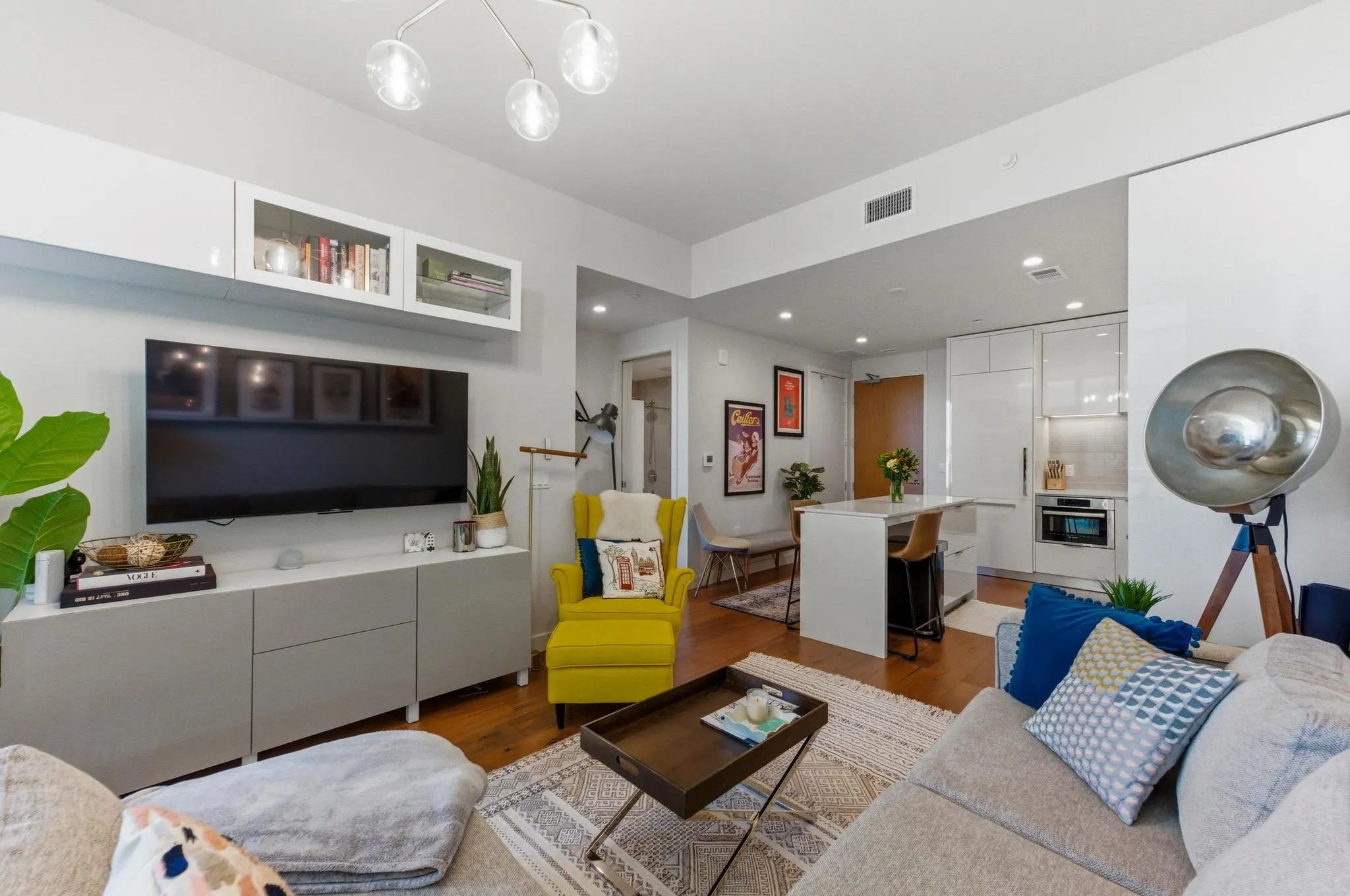 Photo 2 of 44 EAST AVE #1503